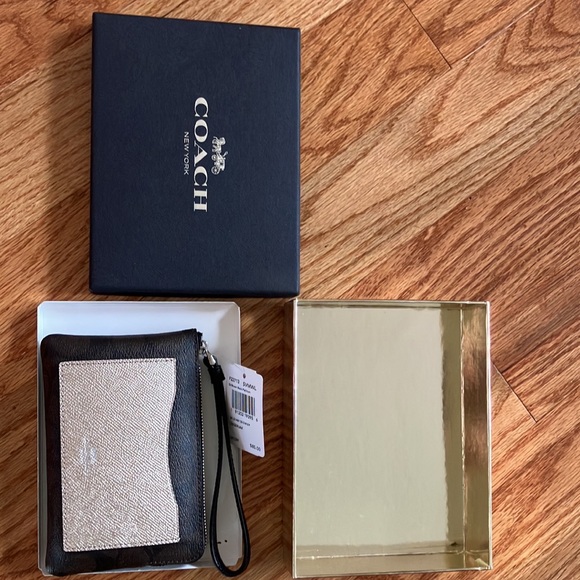 COACH BOXED CORNER ZIP WRISTLET WITH METALLIC COLORBLOCK 
SILVER/BROWN BLACK - Picture 4 of 10